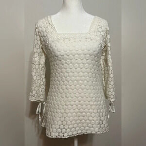 Solitaire crochet lace 3/4 sleeve blouse top. White/Off white Size S
